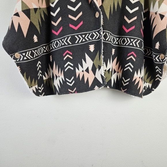 BILLABONG Aztec Print Sherpa Lined Poncho Size Medium - Picture 2 of 7